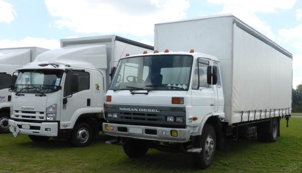lorries with aerodynamic aids